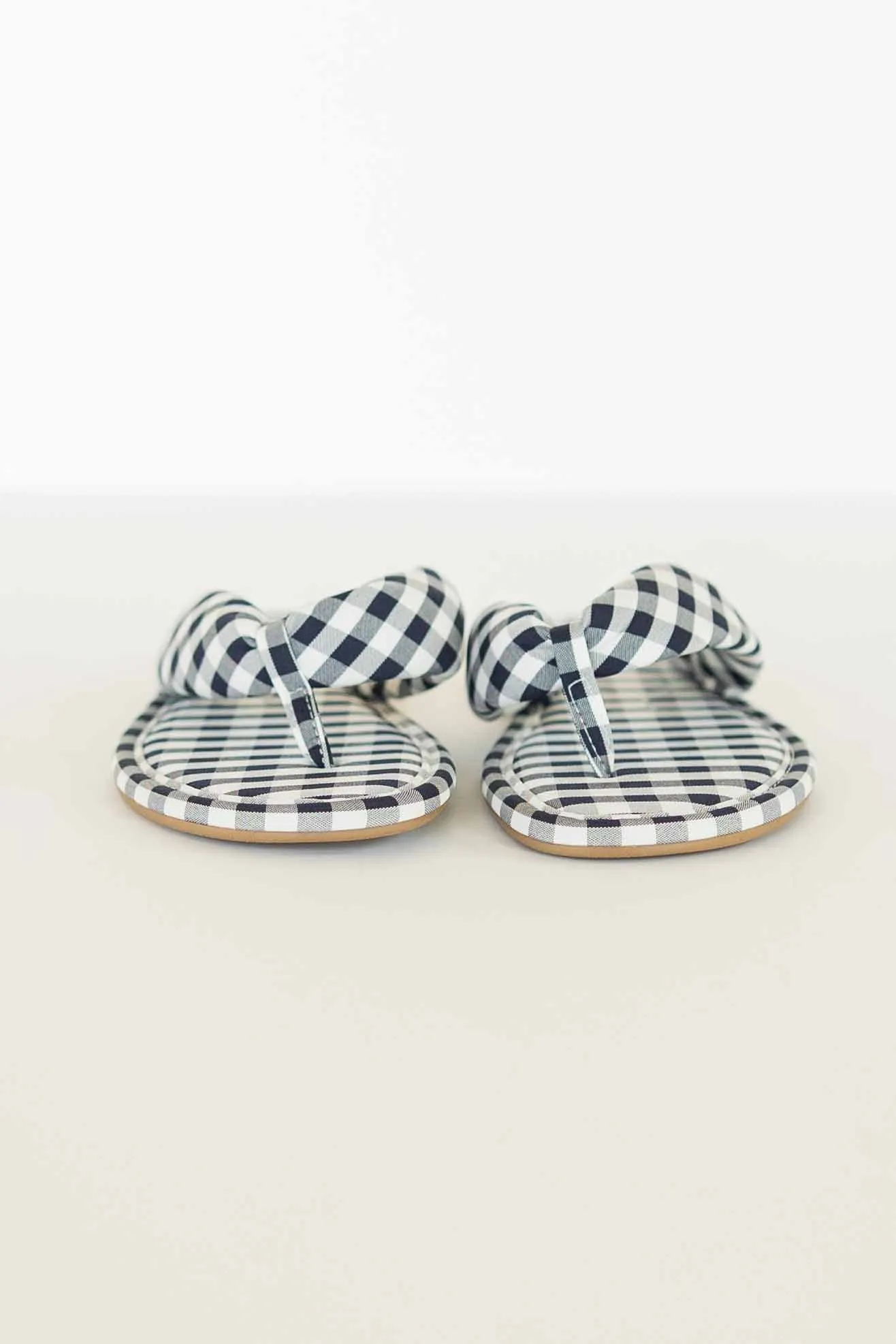 [BEACH MATISSE] GIDGET NAVY GINGHAM FLIP FLOPS