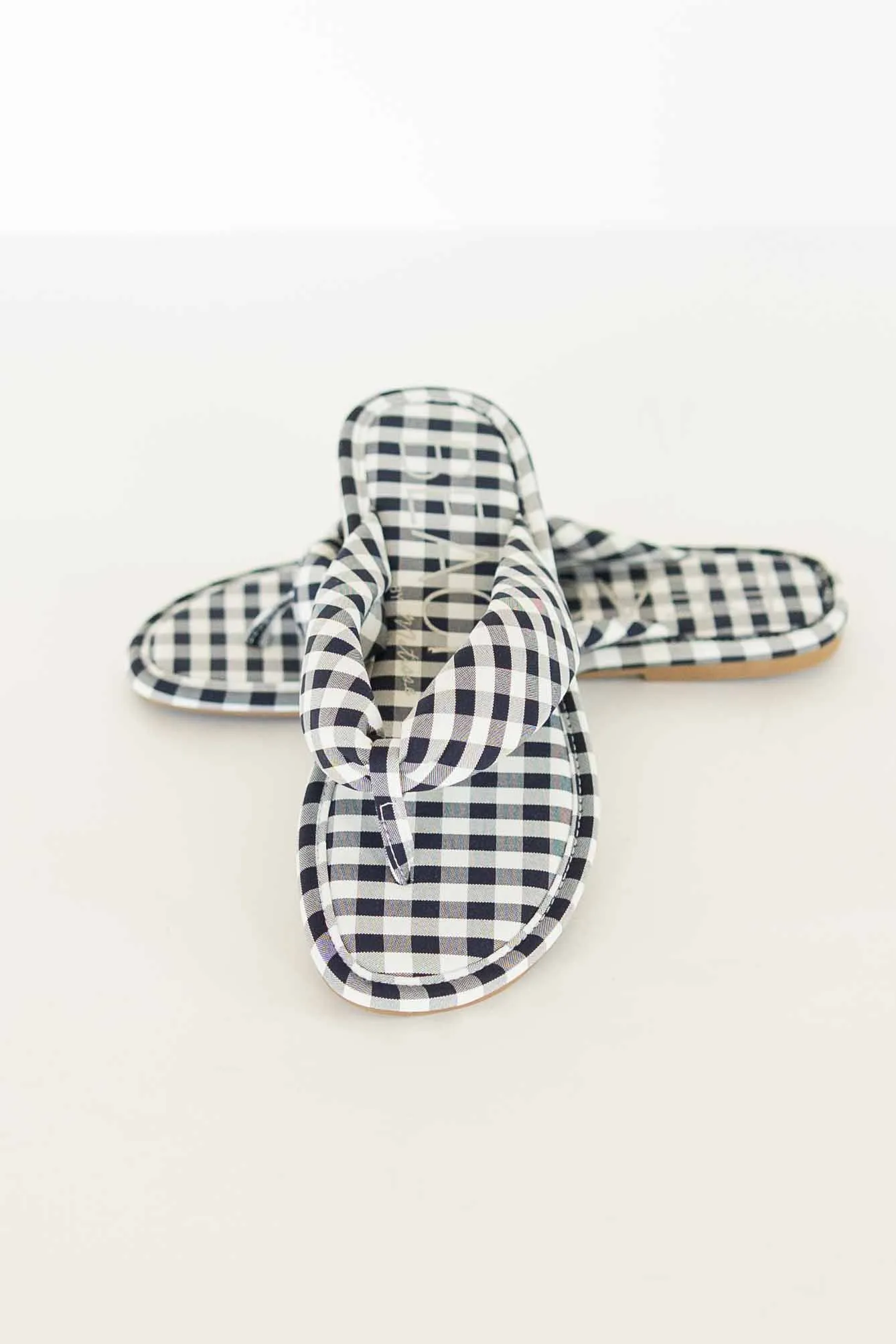 [BEACH MATISSE] GIDGET NAVY GINGHAM FLIP FLOPS