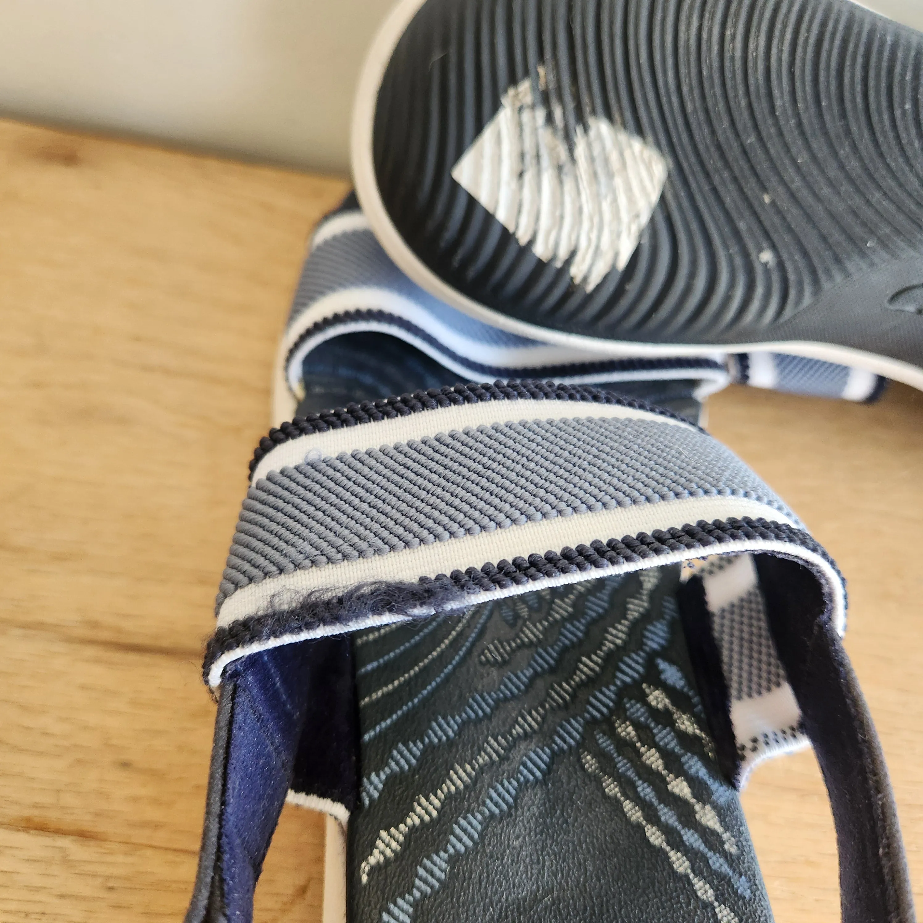 Clarks Cloudsteppers Velcro Strap Sandals - size 9