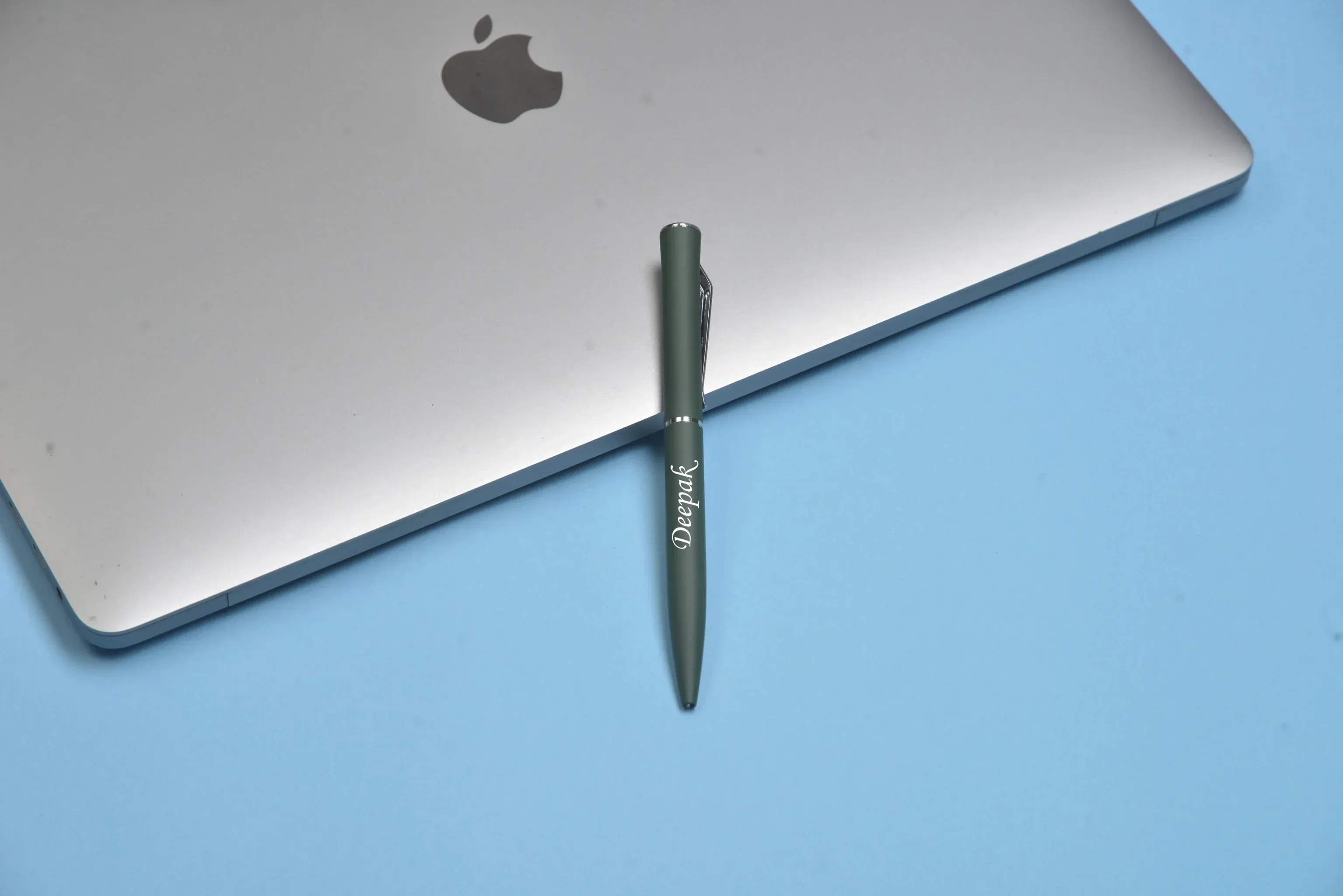 Classy Metal Flip Diary   Classic Metal Pen   Classic Smart Bottle  (Black) - Green