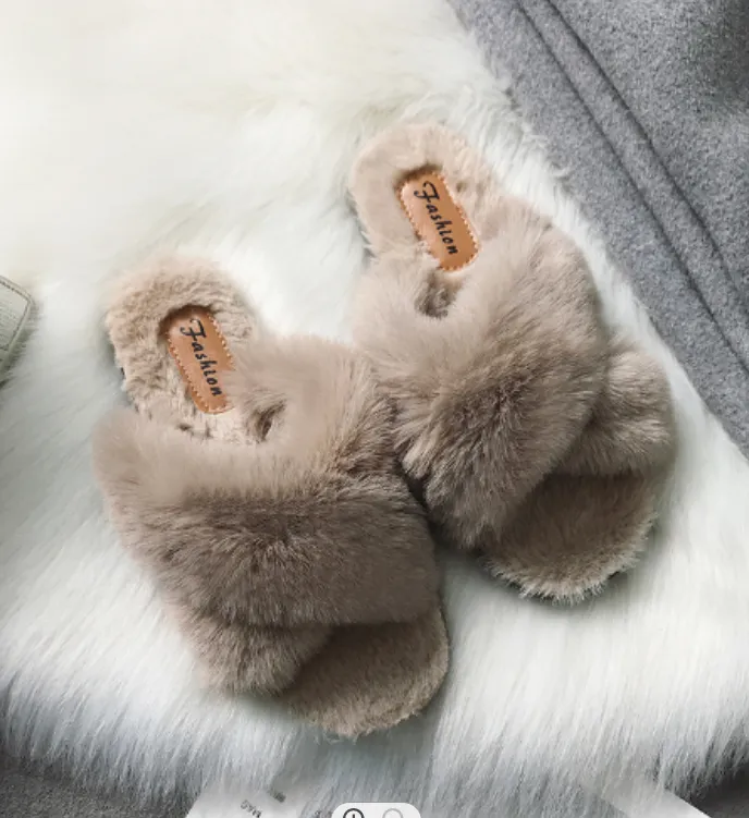 Fashion wild new plush slippers