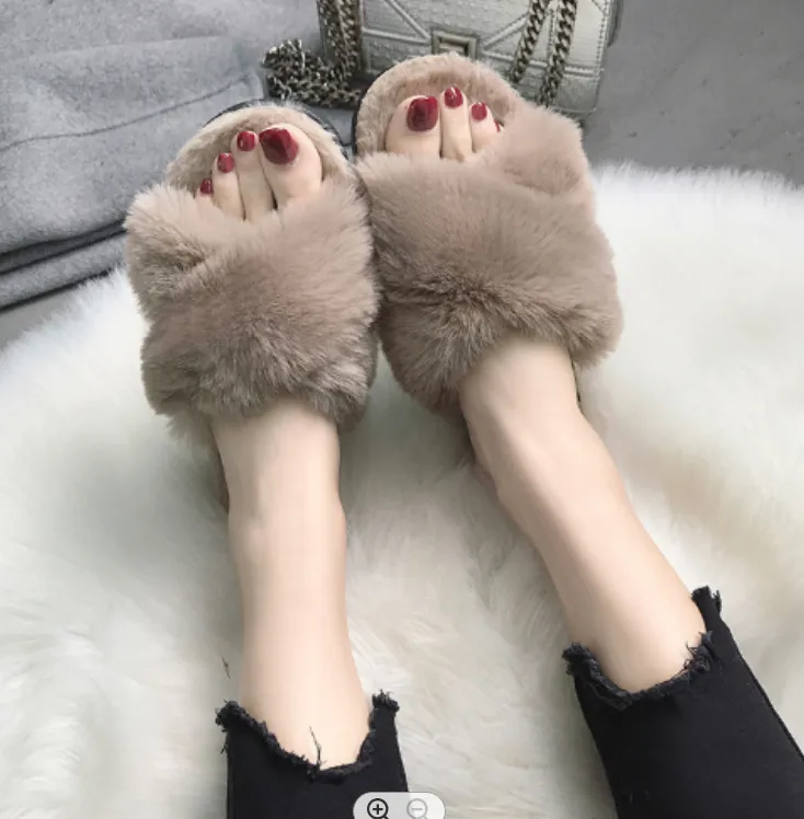 Fashion wild new plush slippers