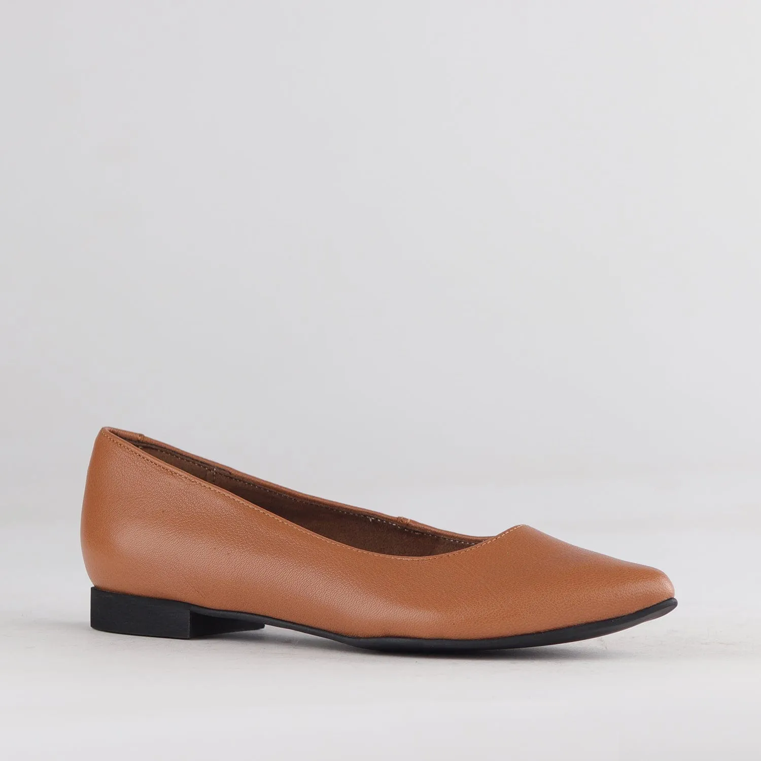Flat Pointed Court Shoe in Tan - 12713