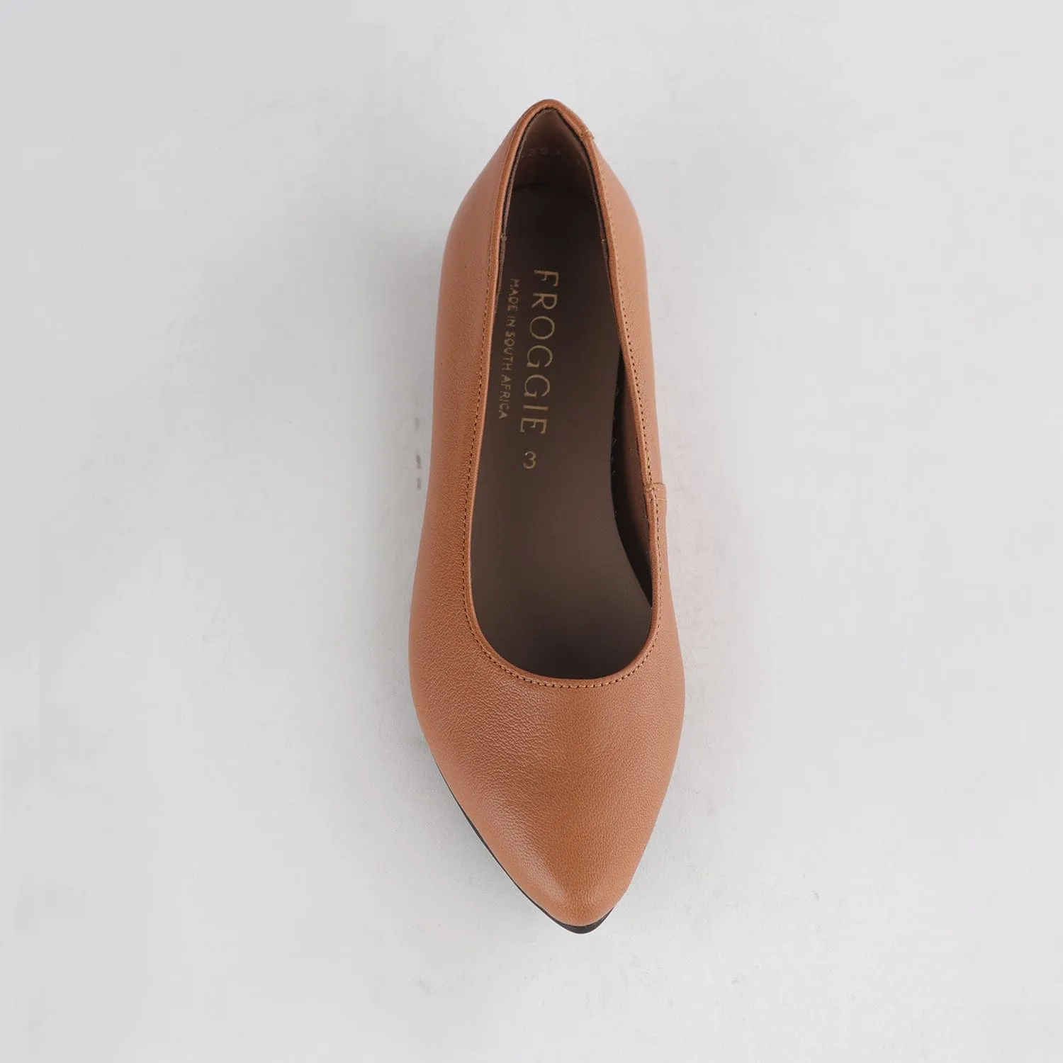 Flat Pointed Court Shoe in Tan - 12713