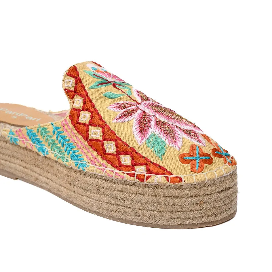 Kamal Beige Espadrilles Platforms