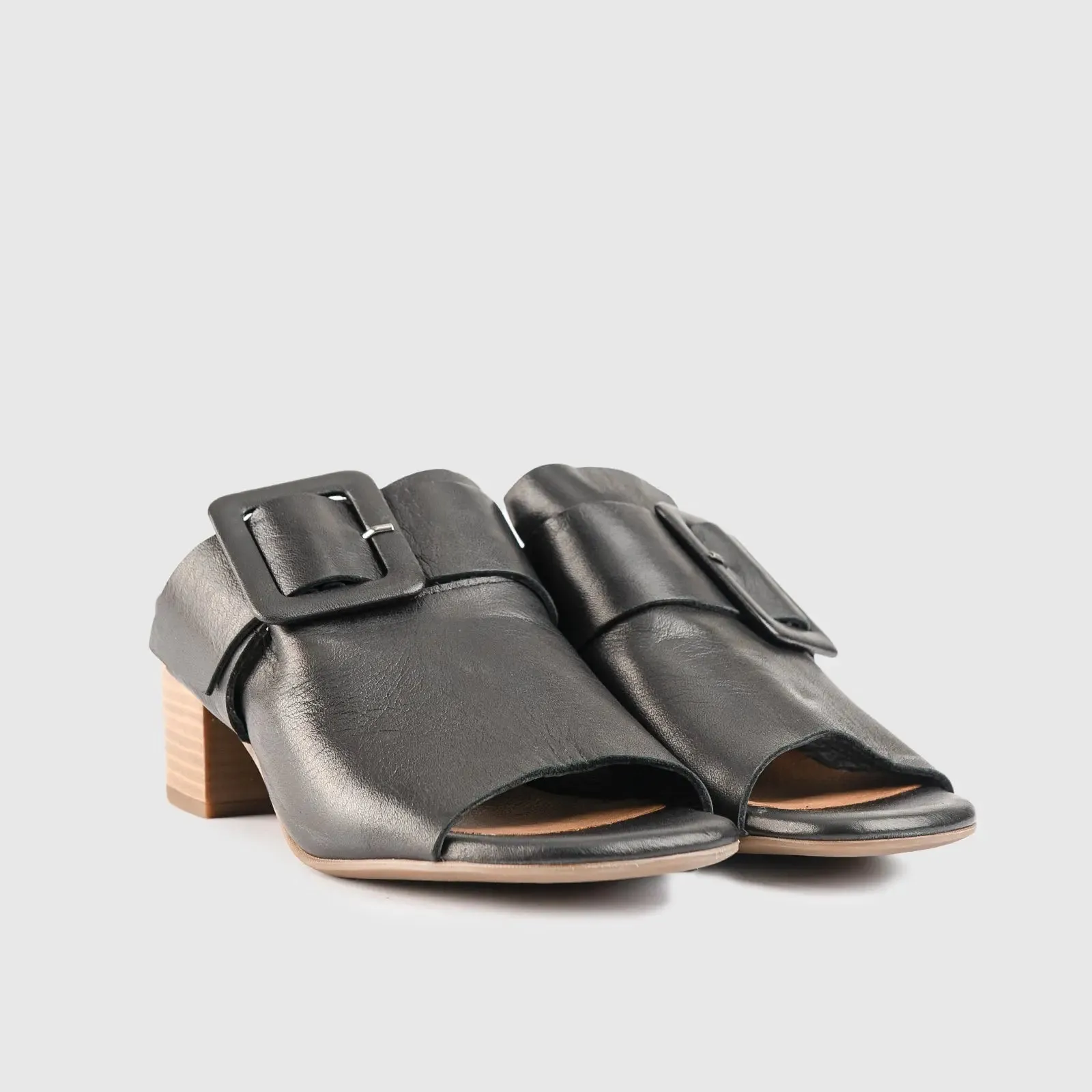 Leather Comfort Block Heel Sandal Black 8560
