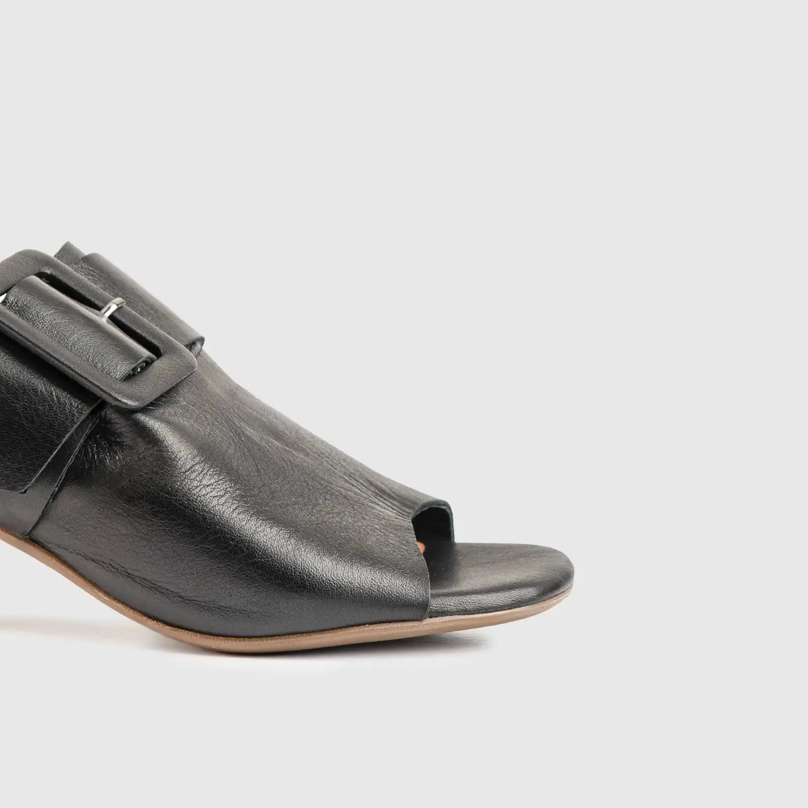 Leather Comfort Block Heel Sandal Black 8560