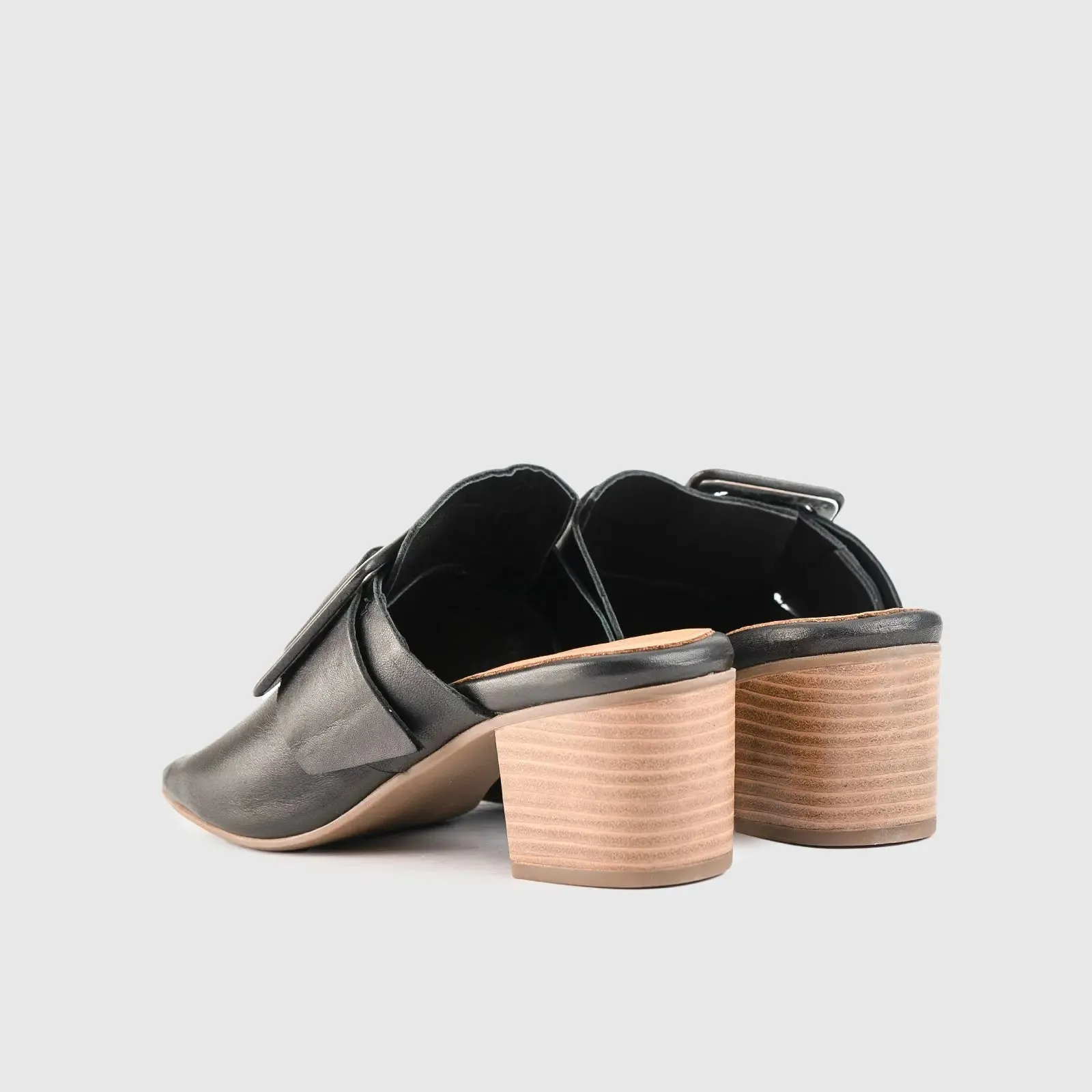 Leather Comfort Block Heel Sandal Black 8560
