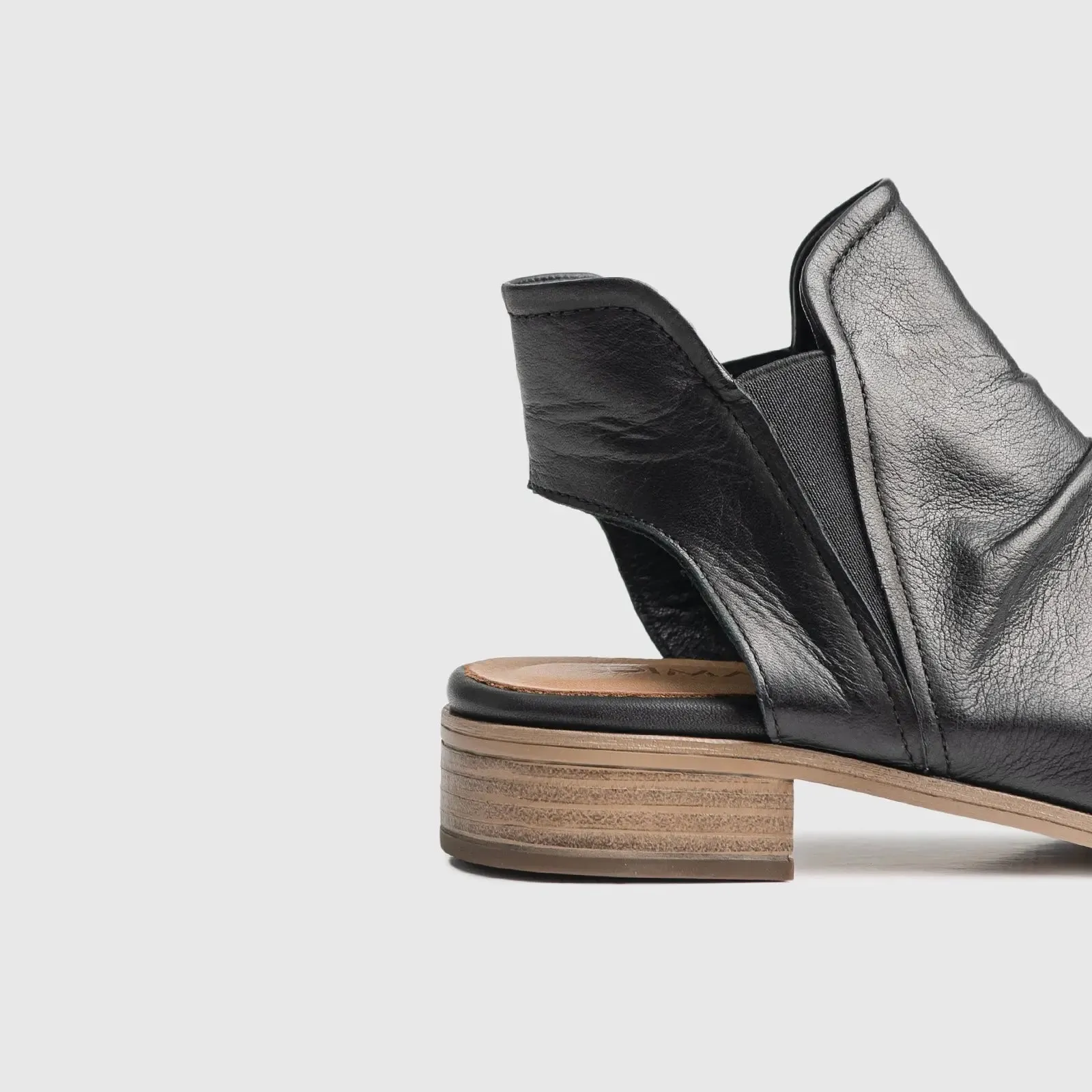 Leather Comfort Block Heel Sandal Black 8841