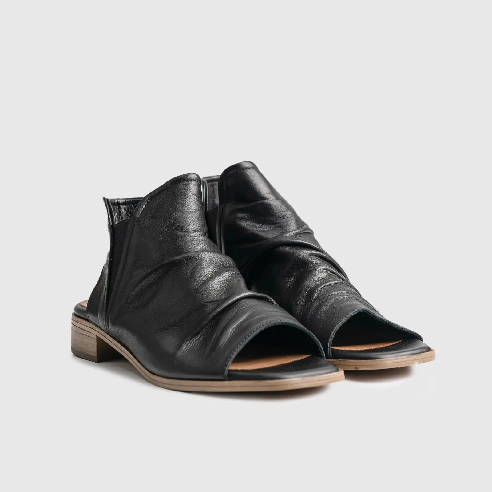Leather Comfort Block Heel Sandal Black 8841