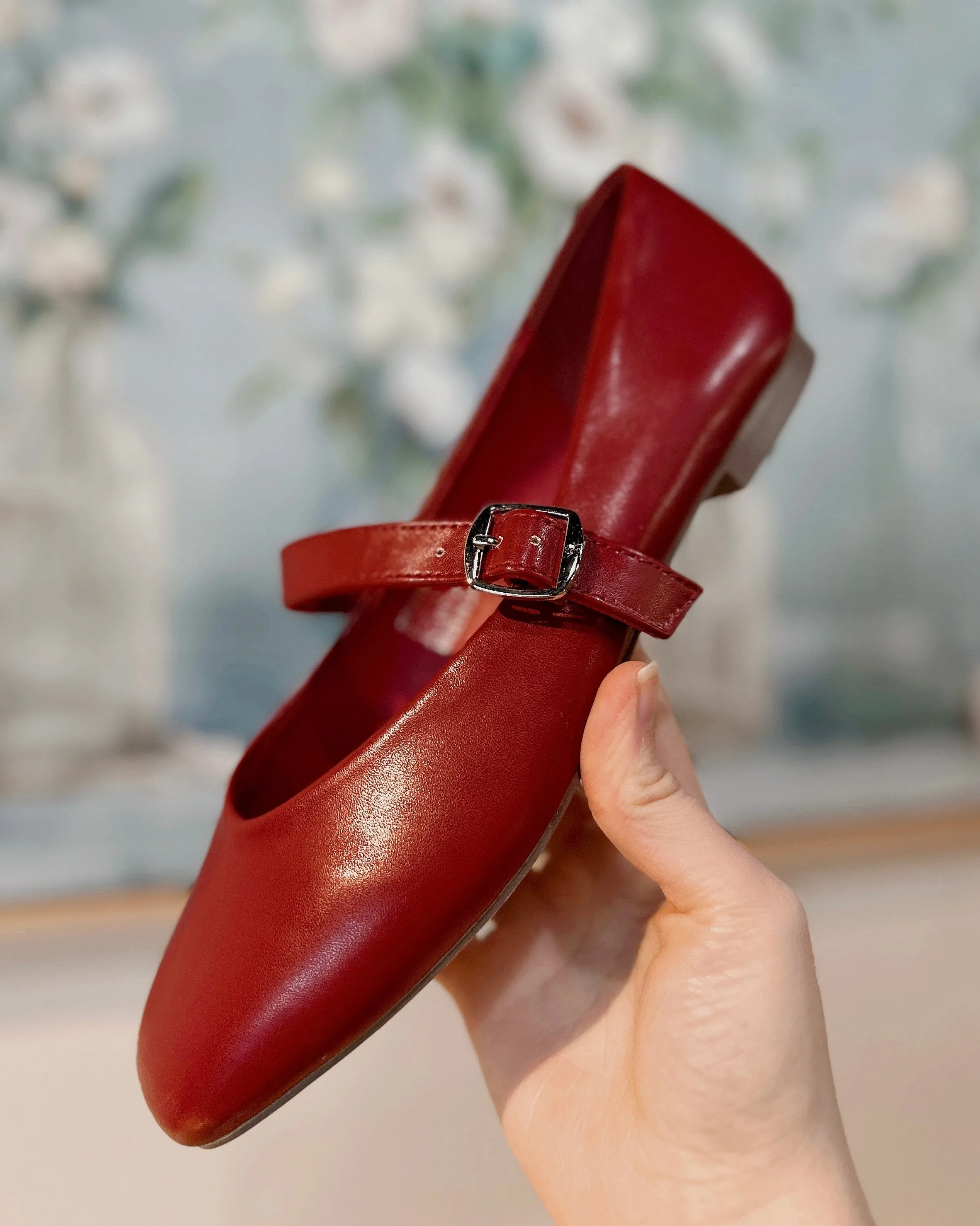 Mary Jane Flat in Wine