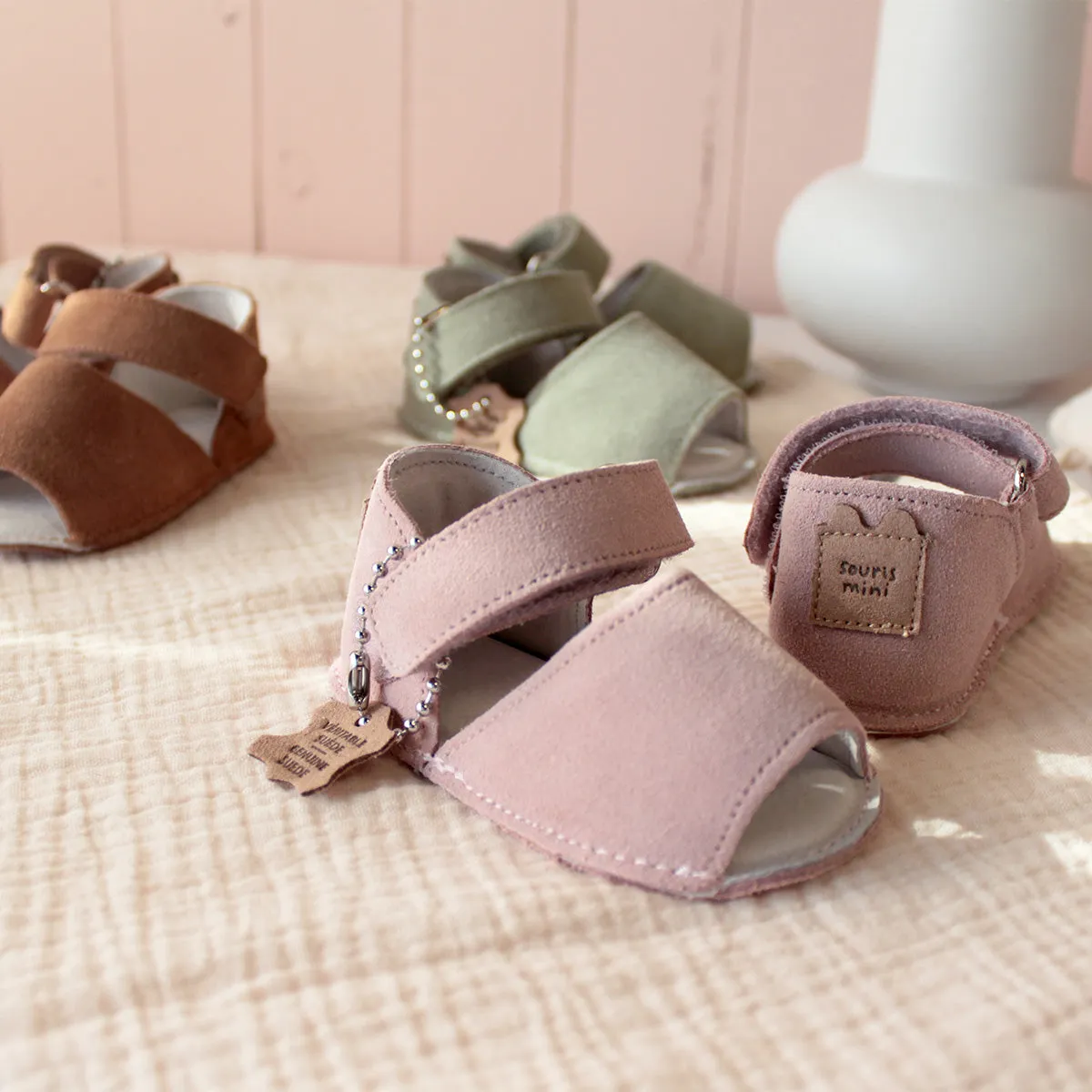 Sandales brunes à semelle souple en suède, naissance || Brown sandals with soft sole in suede, newborn