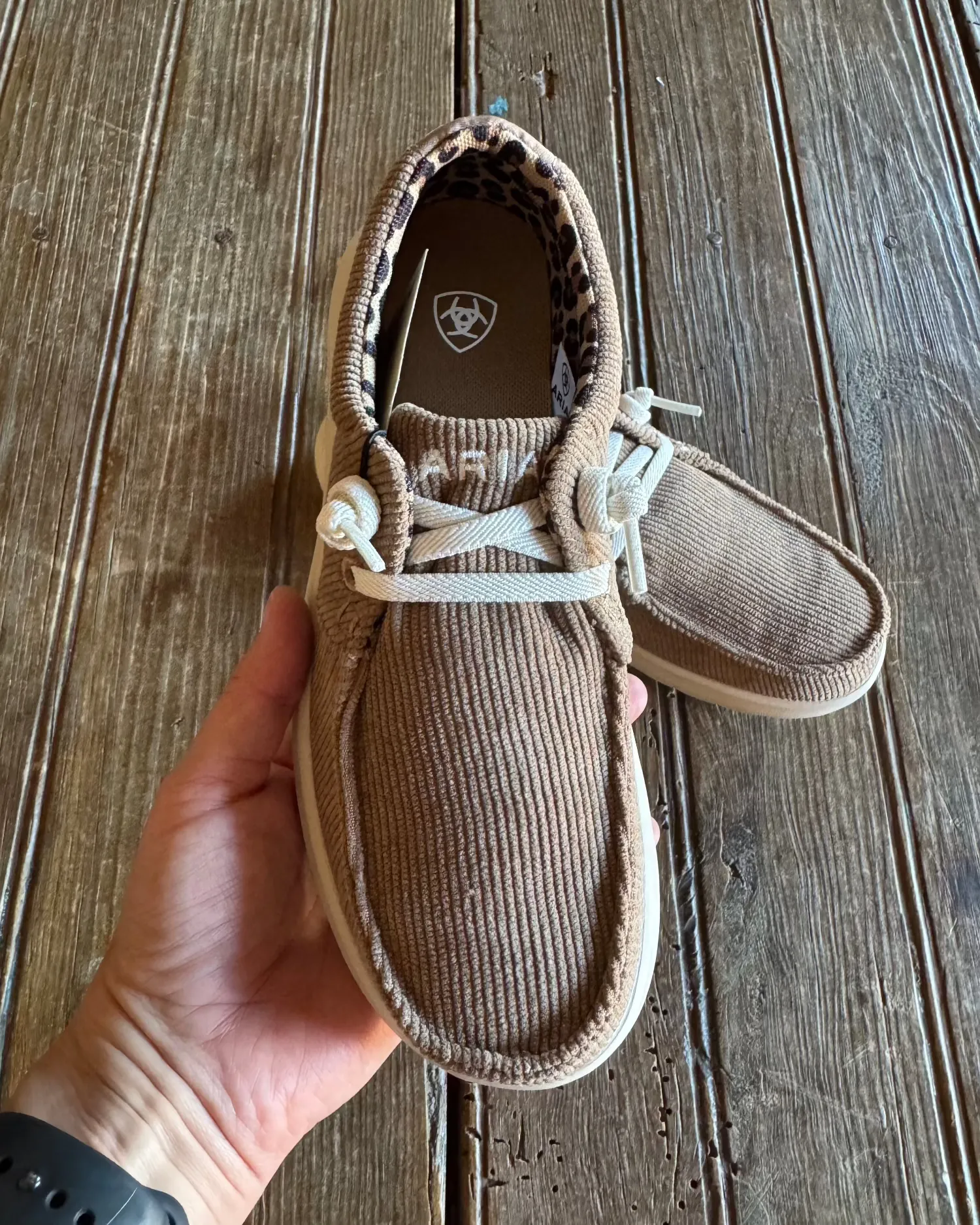 The Hilo (Tan Corduroy)