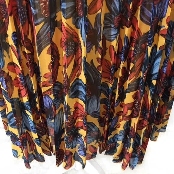 TopShop Daisy Print Pleated Midi Skirt Size 6 NWT
