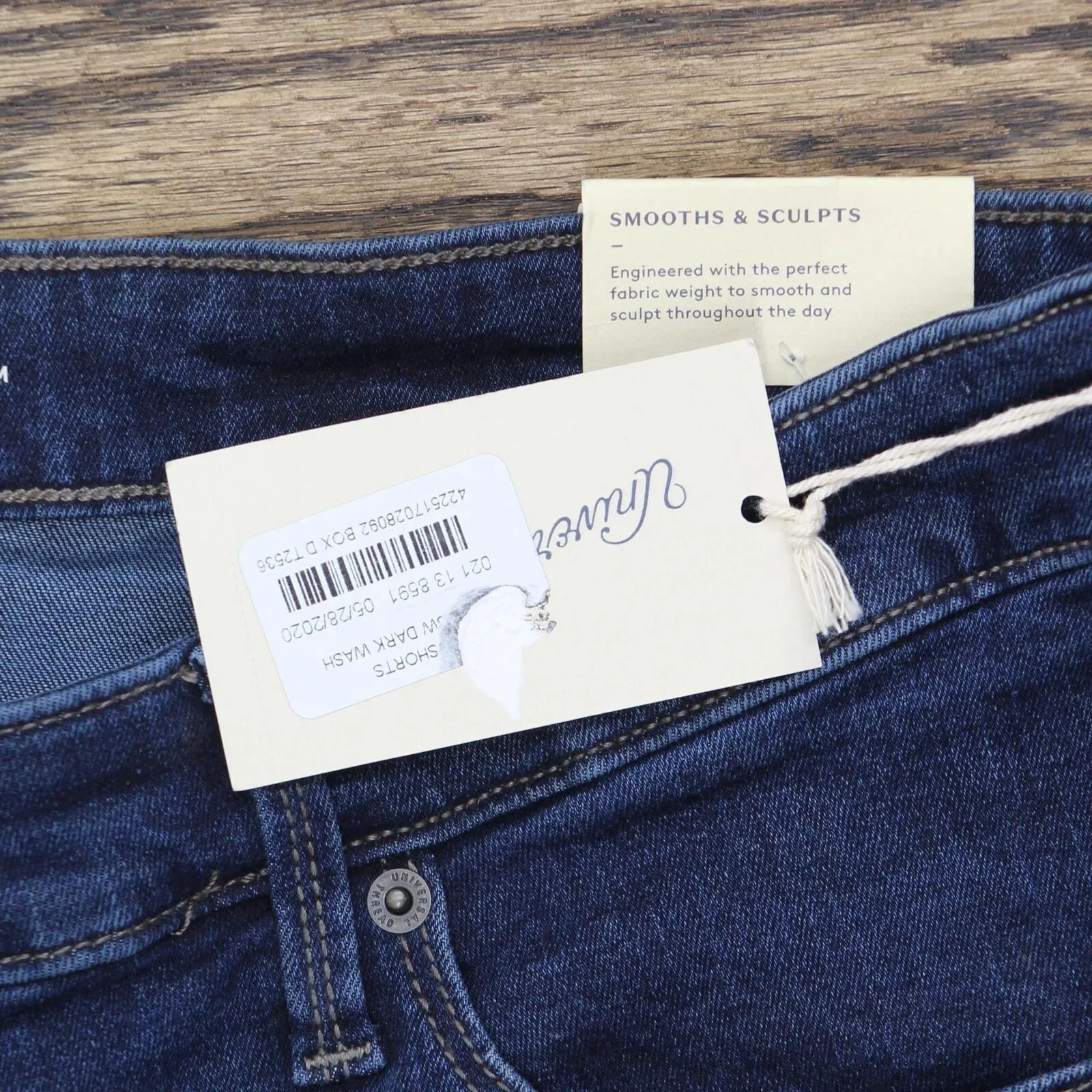 Universal Thread Women's Plus Size Mid-Rise Bermuda Jean Shorts 564090