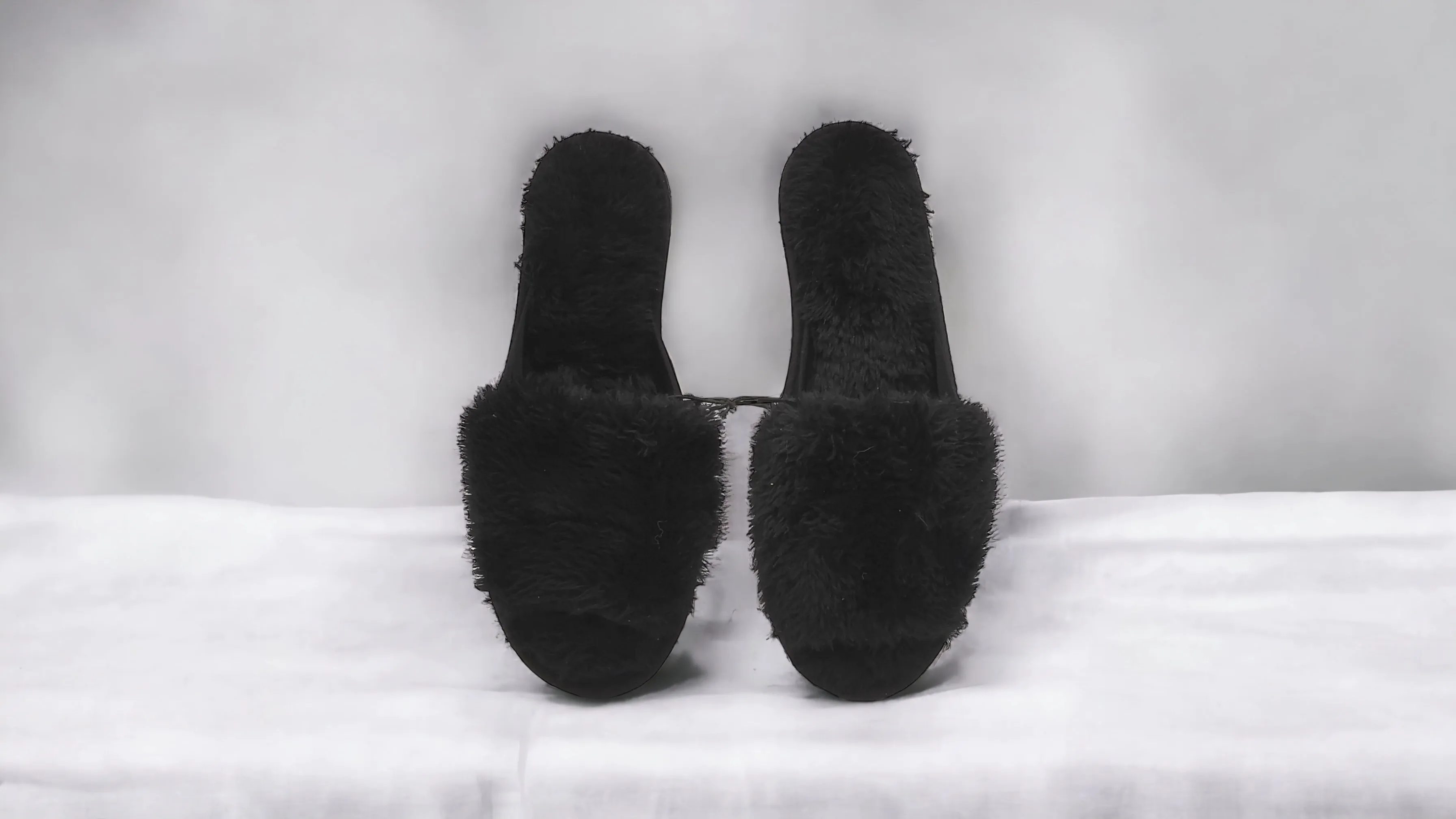 WOMENS SIZE SMALL - Black Washable House Slippers NWOT B9